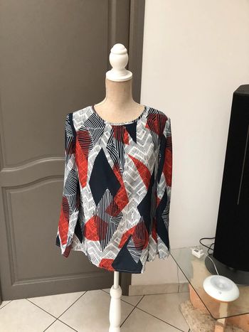 Blouse taille 40 marine rouge blanc impeccable