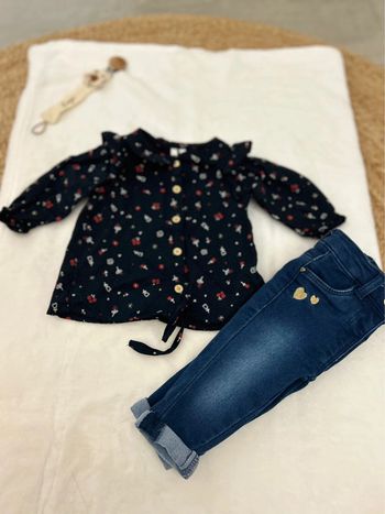 Ensemble jeans bleu et chemise