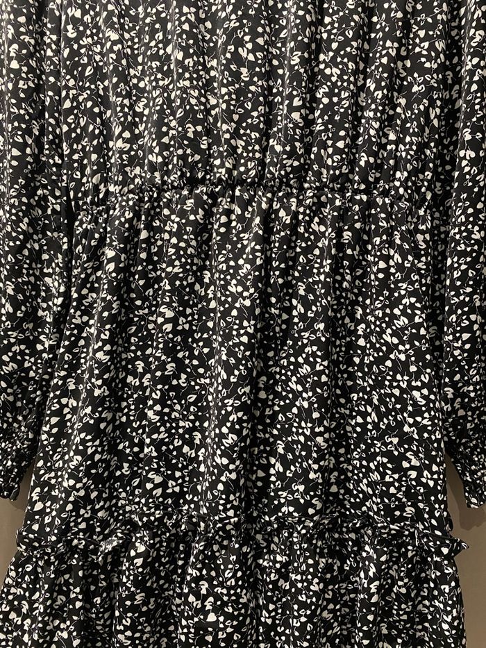 Robe noire et blanche - photo numéro 5