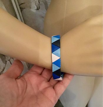 Bracelet Fantaisie bleu blanc , noir et marine