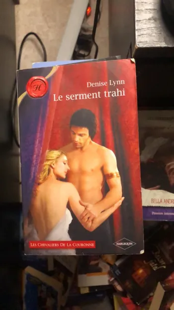 Livre Harlequin historique le serment Trahi neuf