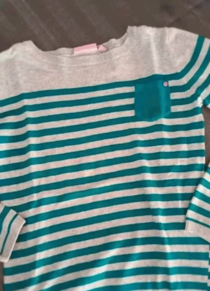 Pull léger bon  état  10  ans