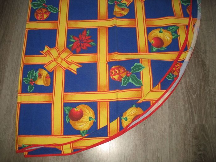 NAPPE OVALE BLEUE MOTIFS NOËL - 150 x 250 cm - n°03 - photo numéro 3