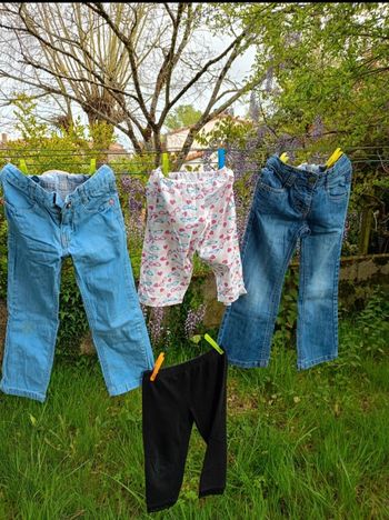Lot pantalon taille 4 ans 