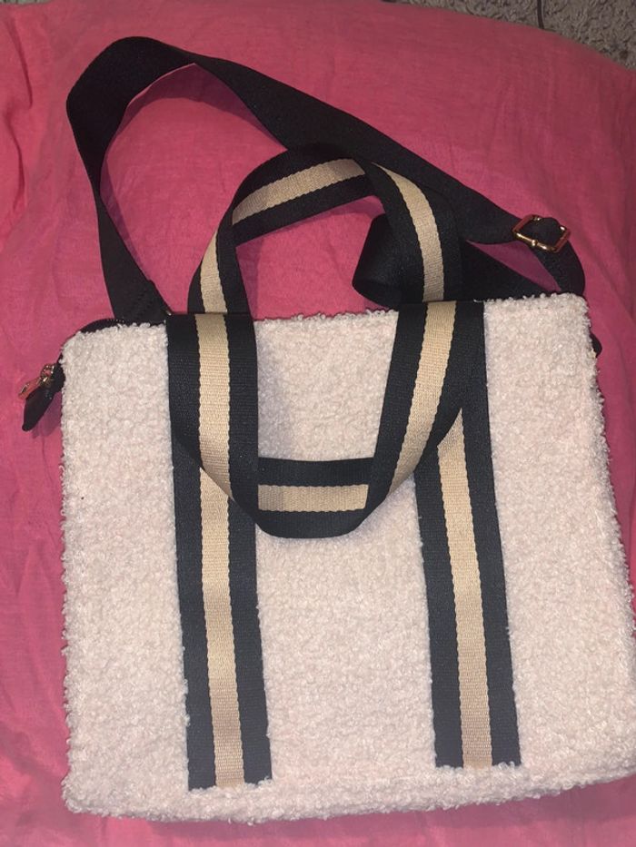 Sac à main et bandoulière