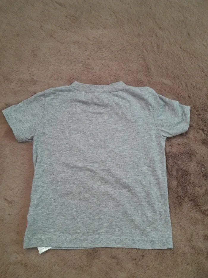 T-shirt manche courte - Levi's - Très bon état- Taille 24 mois - photo numéro 5