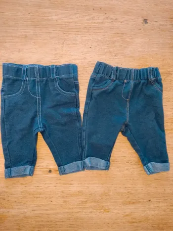 Lot de jean 1 mois Kiabi excellent état pratique legging