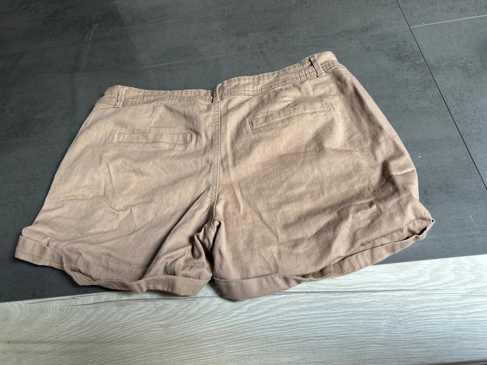 Short femme taille 42 - photo numéro 3