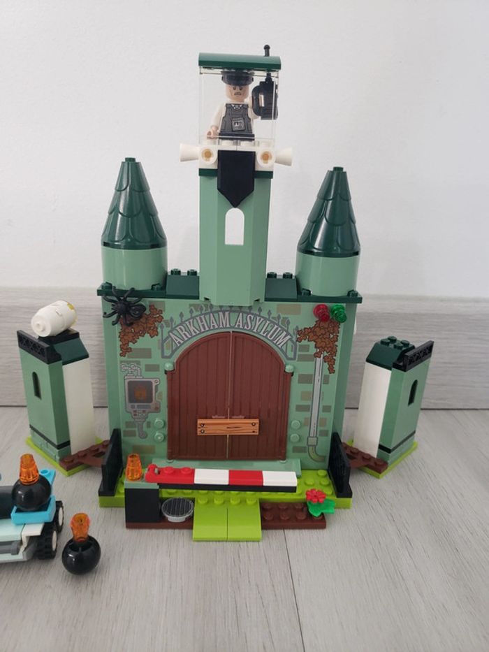 Lego 76138 Batman et l'évasion du Joker - photo numéro 2
