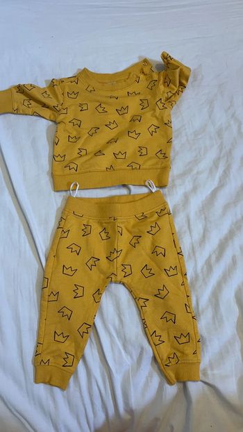 Ensemble jogging et sweat-shirt