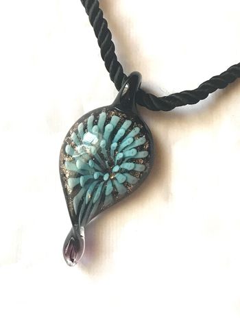 Collier Pendentif Pierre Goutte Bombée Effet Fonds Marins Algues Bleues Bijou Fantaisie Femmes