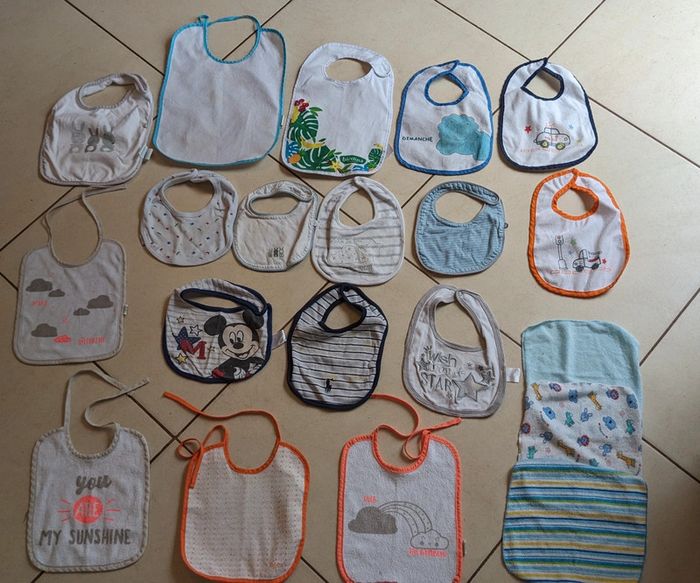 Lot de 17 bavoirs + 3 débarbouillettes - photo numéro 1
