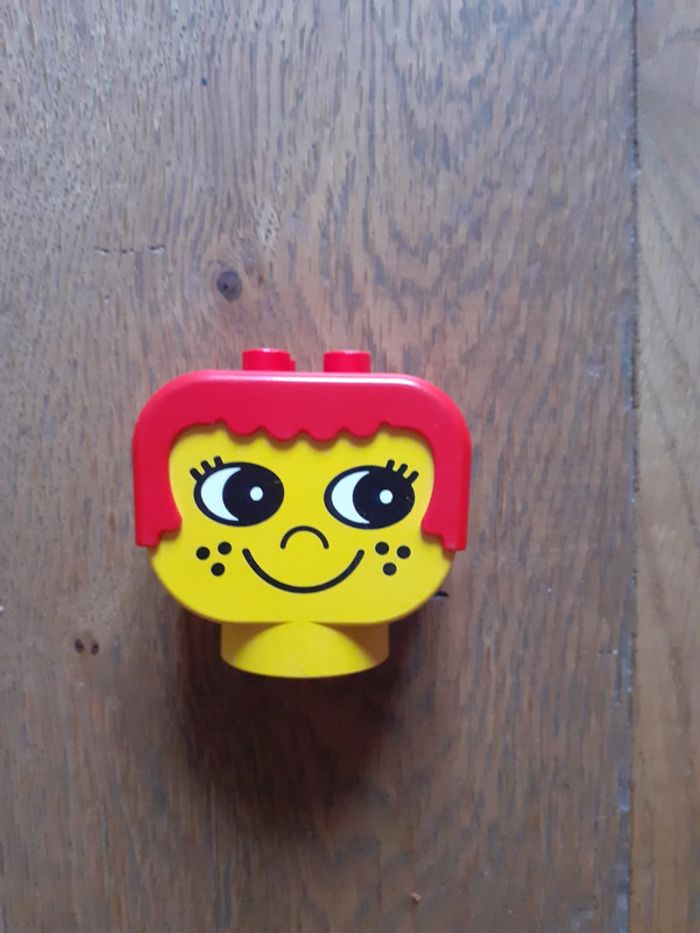 Tête aux cheveux rouges lego duplo