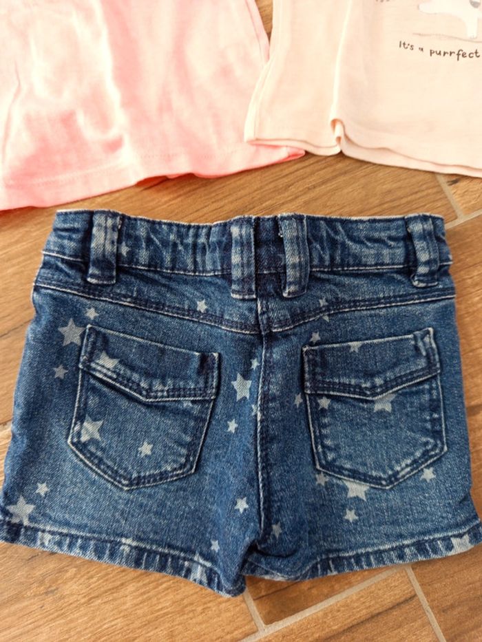 Ensemble 9/12 mois, short jean étoiles+2 tee shirts - photo numéro 4