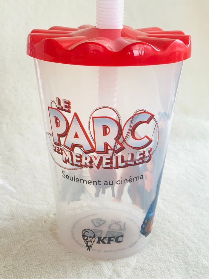 Lot 2 gobelets en plastique du film "Le parc des merveilles" KFC - photo numéro 3