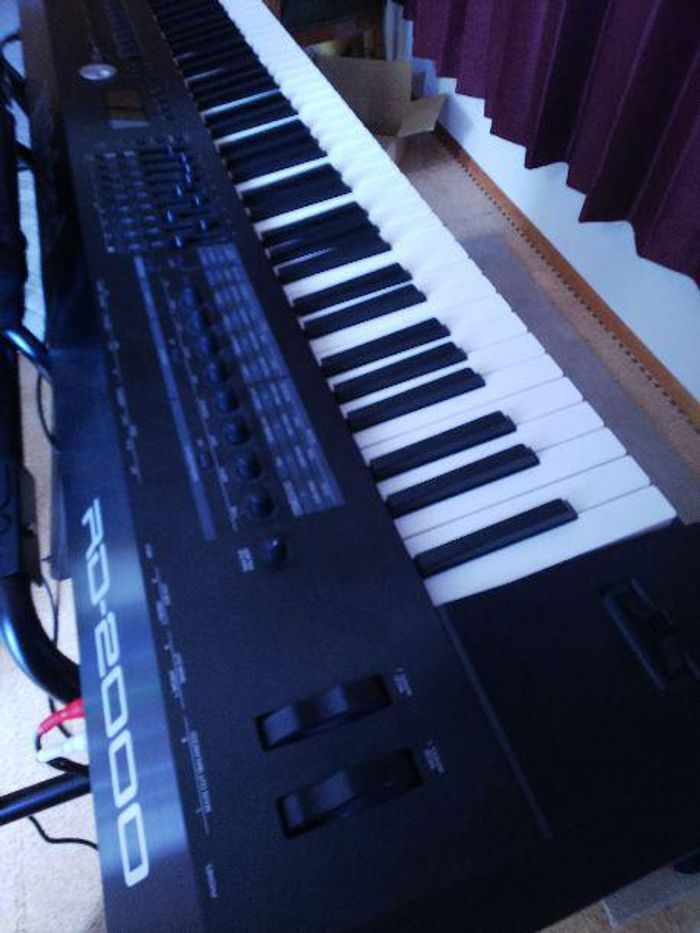 Roland RD-2000 Piano de scène numérique avec 88 touches lourdes et pédale Japon - photo numéro 3