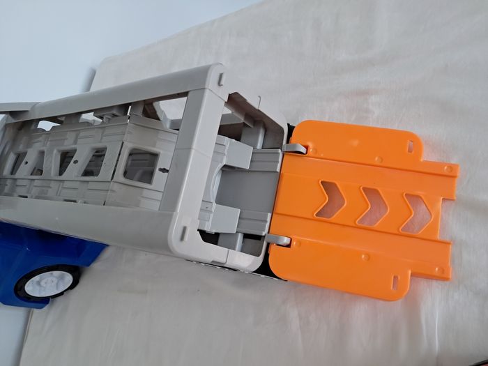 Camion transporteur et ses voitures - photo numéro 6