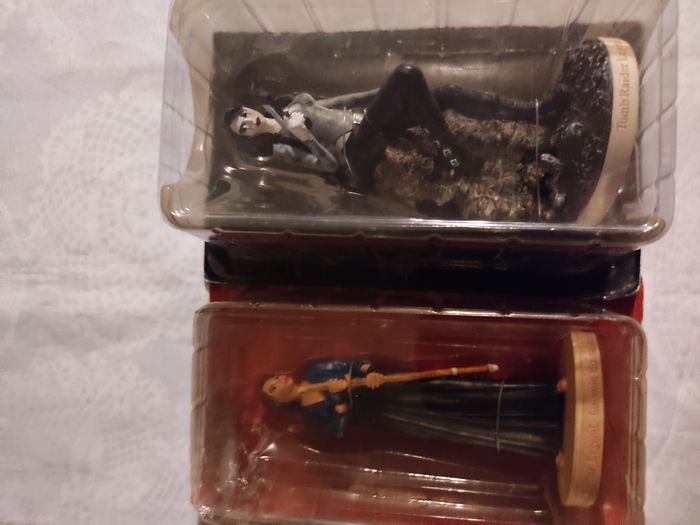 Figurines Tomb Raider Lara Croft 10 euros la figurine - photo numéro 7