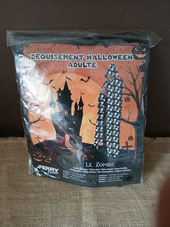 Déguisement cape de zombie