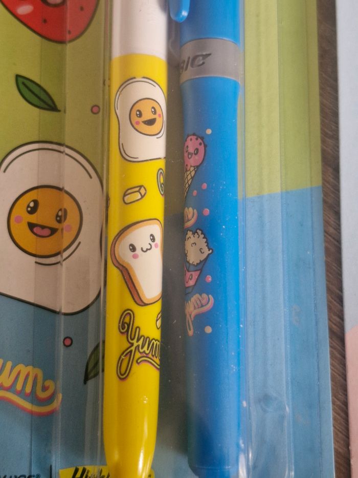 2 stylos 4 couleurs Bic et 2 surlig’eurs - photo numéro 5