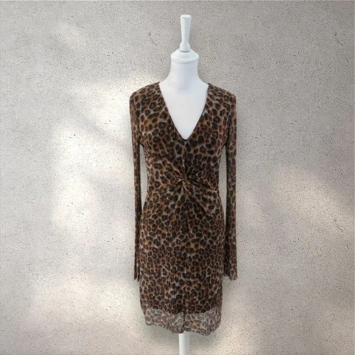 Robe motifs léopard décolleté en v New Look taille 38