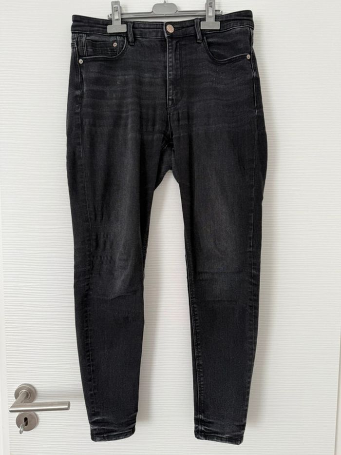 Jean slim skinny noir délavé uni basique simple