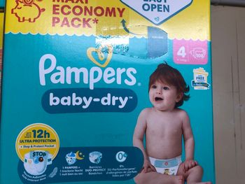 Couche Pampers taille 4 