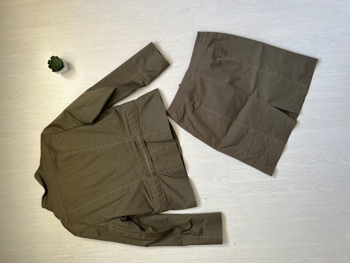 Ensemble Tailleur Burton (Veste + Jupe) - Kaki - Taille 44 - photo numéro 5