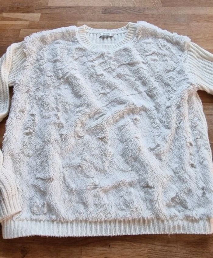 Pull blanc Bershka - photo numéro 2