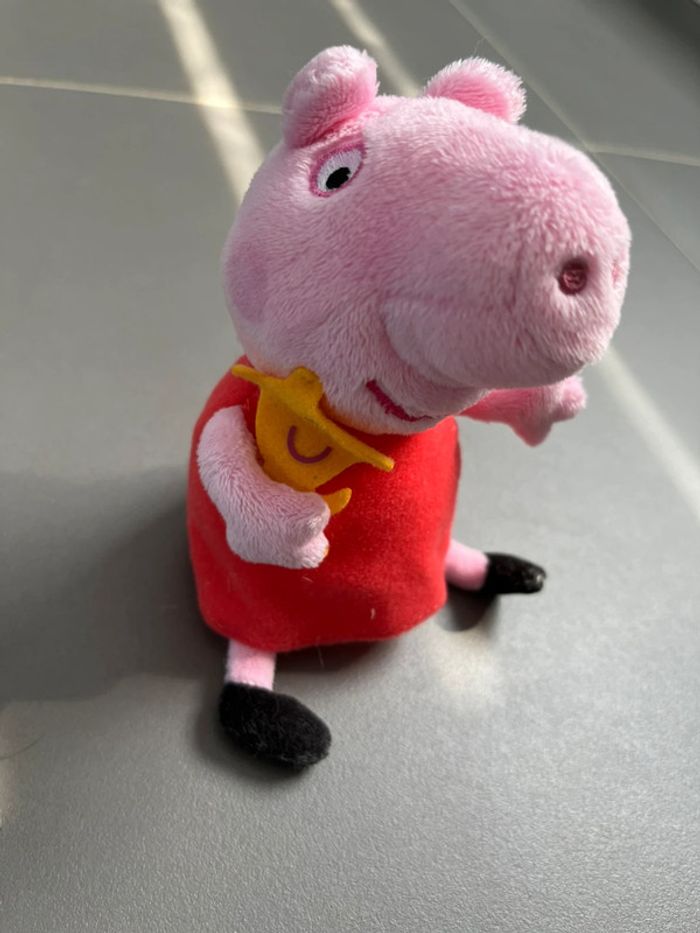 Peluche peppa pig en très bon état - photo numéro 2