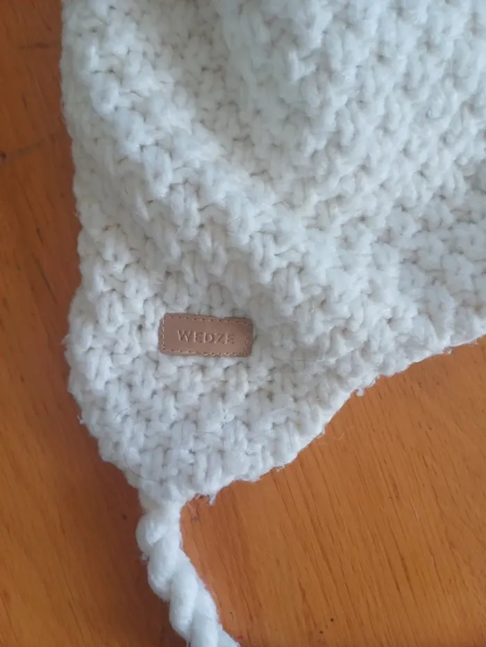 Bonnet en très bon état. - photo numéro 2