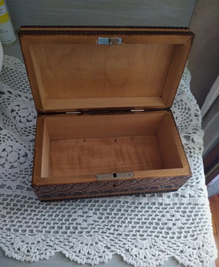 Coffre en bois artisanal - photo numéro 5