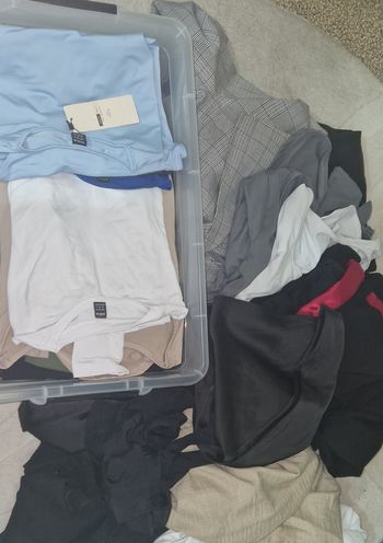 Lot de 30 pièces de vêtements femme