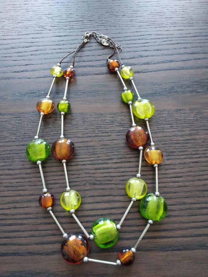 Collier vert et marron