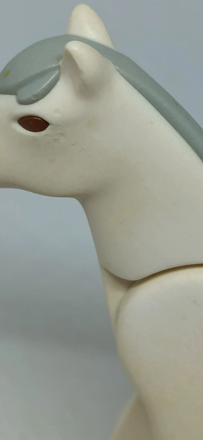 Cheval blanc avec dessin de couverture violet playmobil - photo numéro 4