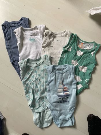 Lot 6 bodies sans manche