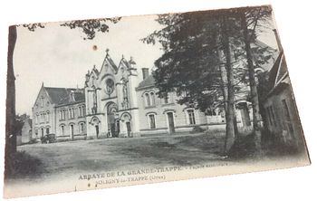 Carte postale ancienne Soligny-La-Trappe (Orne) Abbaye de La Grande-Trappe Façade extérieure