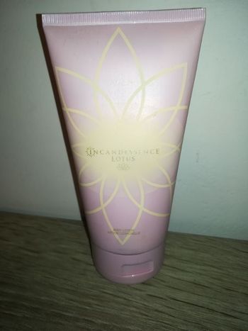 Lotion corporelle Incandescence Lotus, AVON