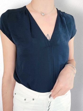 Tee-shirt satin col V bleu marine / H&M - 34/XS