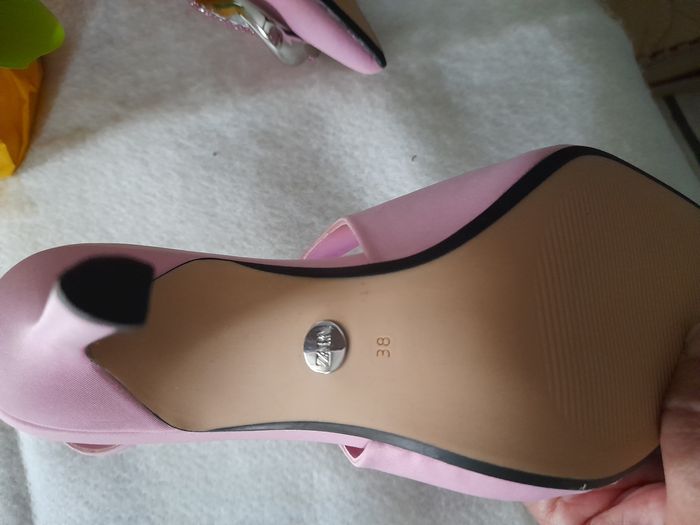 Chaussure rose  avec une boucle jamais porté - photo numéro 3