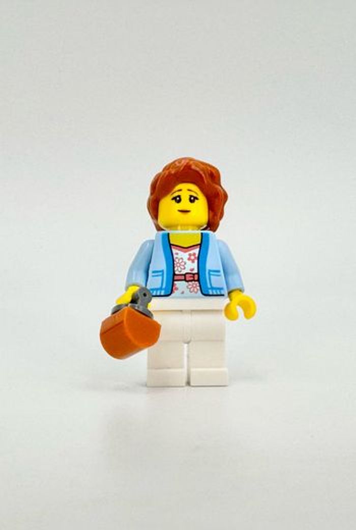 Lego Ideas Le Jardin Botanique : La Visiteuse à la tenue printanière (visage double) - NEUF