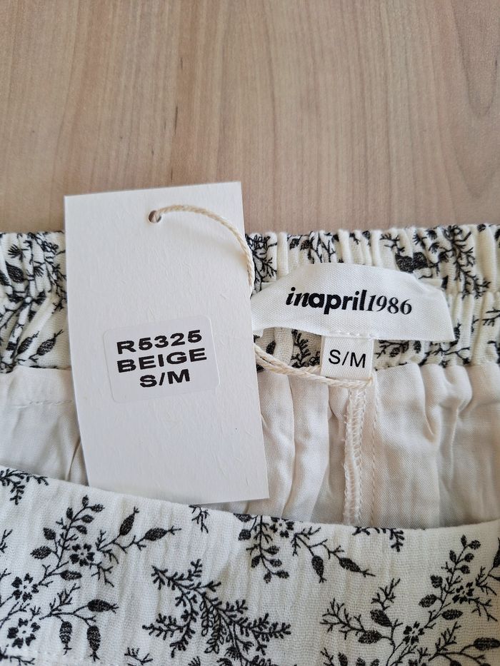 Jupe short taille S/M marque In April 1986 - photo numéro 6
