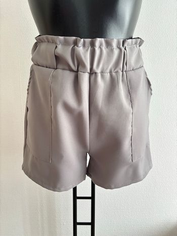Short gris neuf