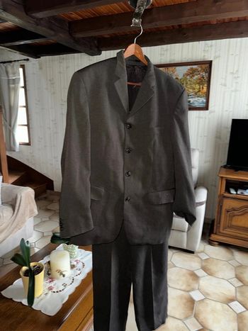 Costume taille 42