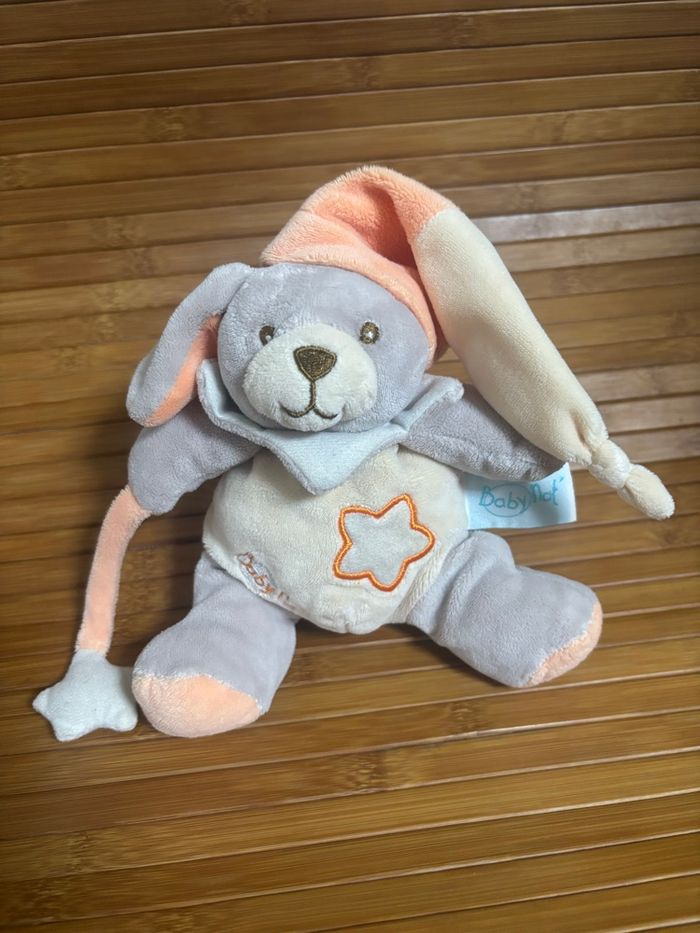 Doudou chien bonnet gris orange écru étoile baby nat