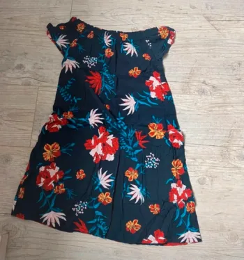 robe fluide à fleurs épaules dénudées