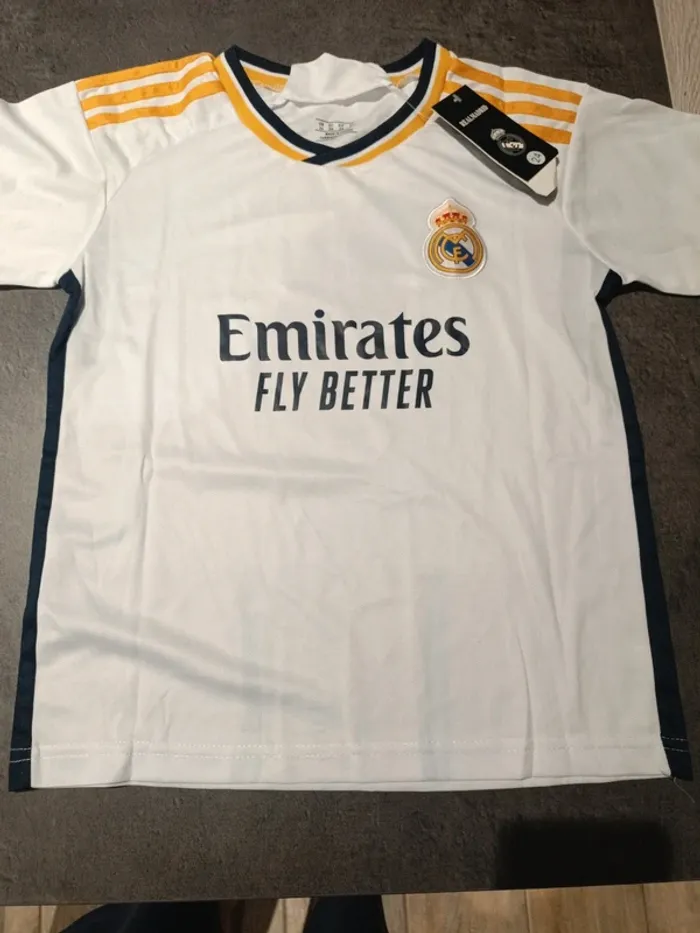 Tenue foot Real Madrid Jude Bellingham blanc. T.24 - photo numéro 2