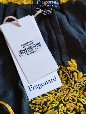 🌼 magnifique robe en coton brodé neuve avec étiquette