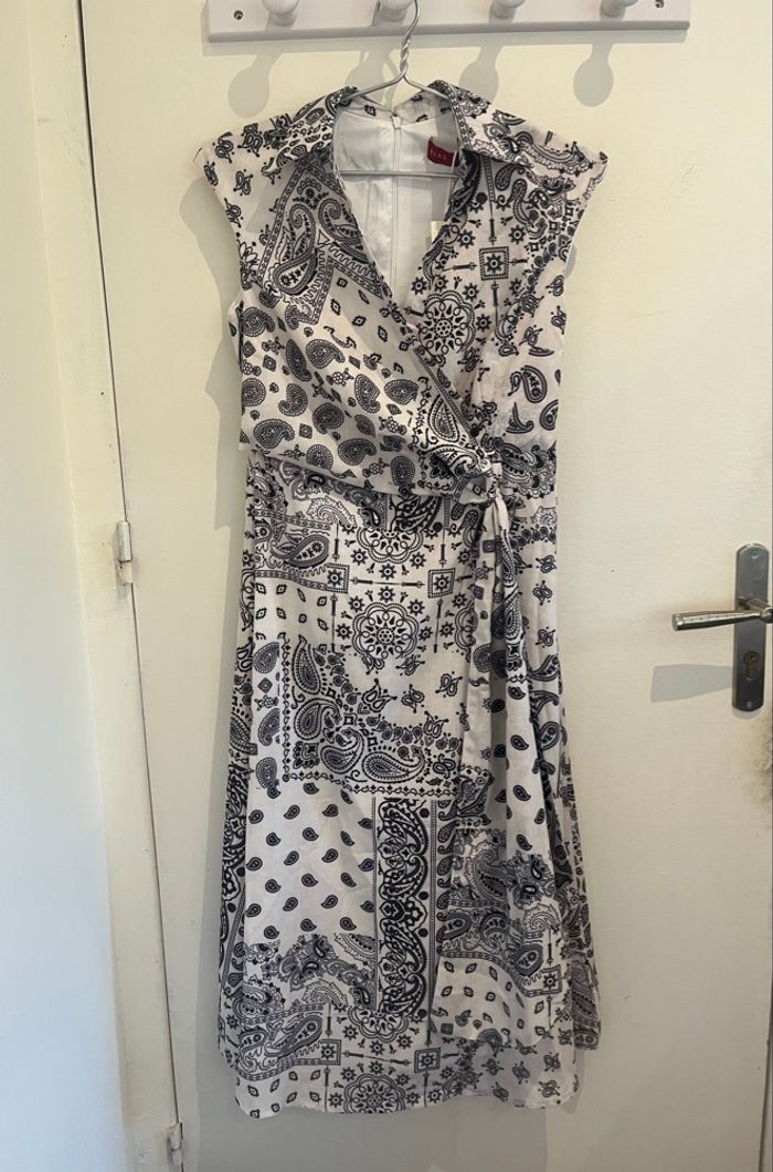 Robe longue neuves avec étiquette marque indépendante taille M motif noir et blanc