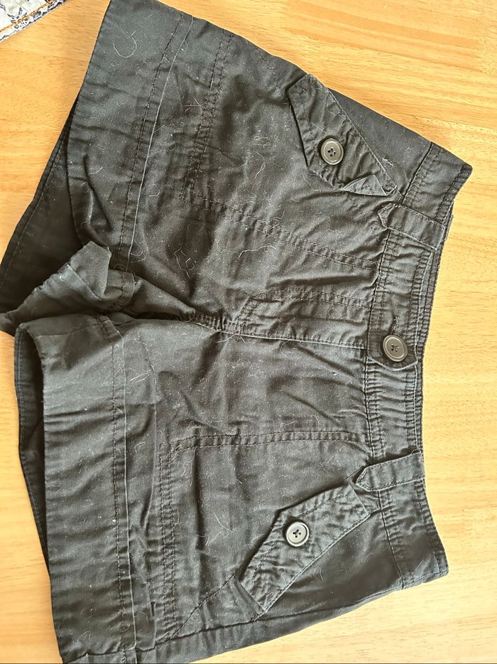 À vendre 2 shorts taille S/34 - photo numéro 2